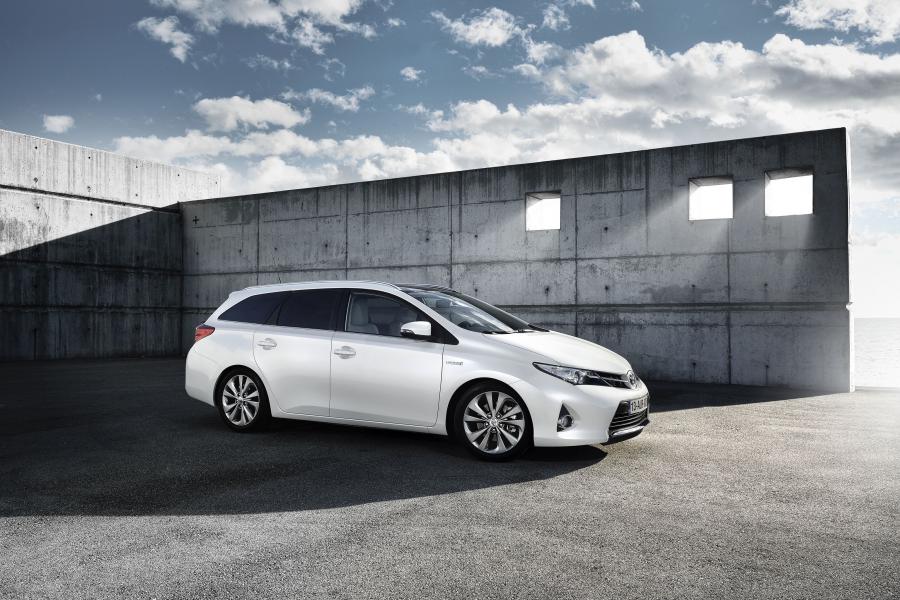  Toyota Auris Touring Sports 2013 года  (фото 14 из 23)
